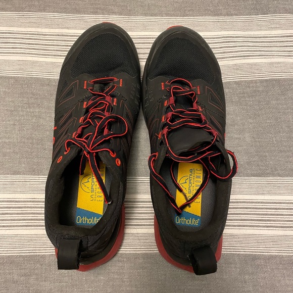 La Sportiva Jackal Black Red Outdoor Trail Running Shoes - Picture 1 of 9